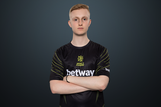 30岁女性辞职创业成功后转战电竞教练